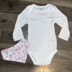 Calvin Klein Baby Girls Pink & White Long Sleeve Onesie & Bib Size 6-9 Months